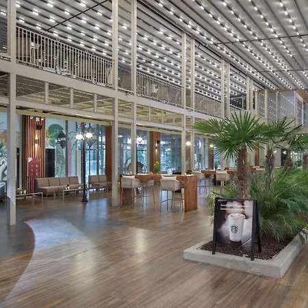 Nirvana Cosmopolitan - Convention & Sports Center Resort 5*
