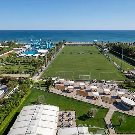 Nirvana Cosmopolitan - Convention & Sports Center 5*