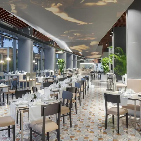Nirvana Cosmopolitan - Convention & Sports Center Resort 5*