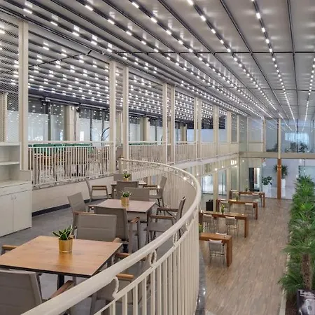 Nirvana Cosmopolitan - Convention & Sports Center Feriested
