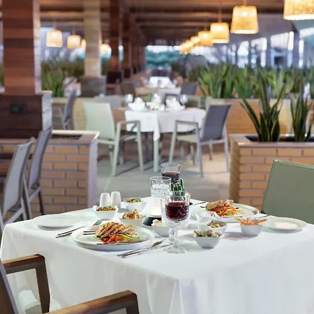 Nirvana Cosmopolitan - Convention & Sports Center Θέρετρο